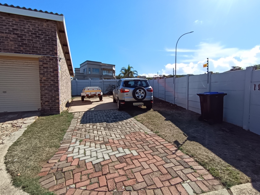 3 Bedroom Property for Sale in Wavecrest Eastern Cape